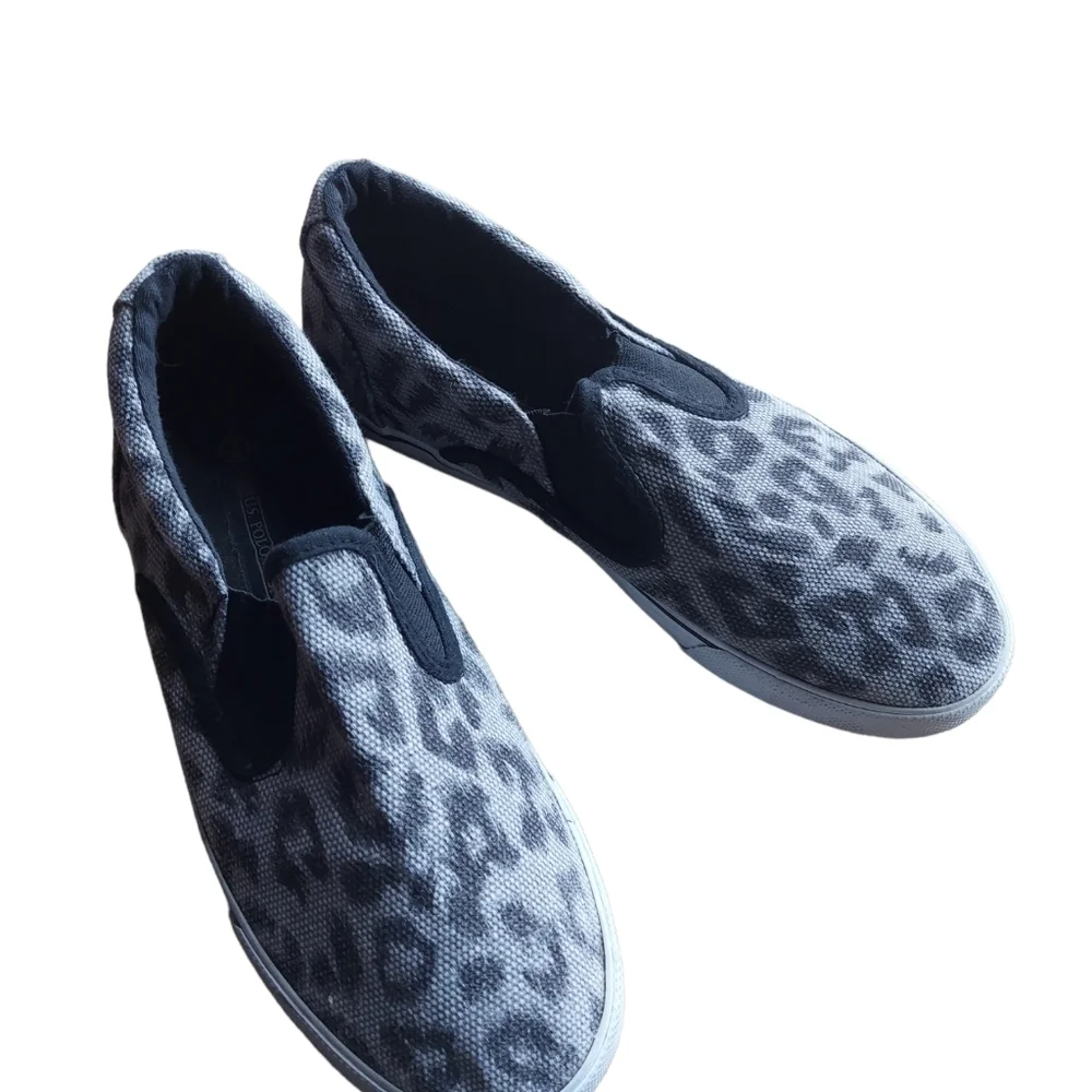 7.5 Polo assn. Gray and‎ black cheetah print